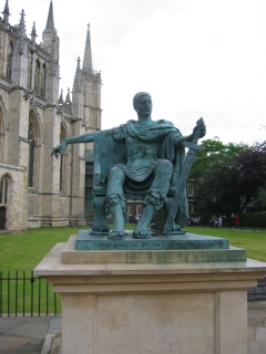 Beeld van Constantijn bij de York Minster